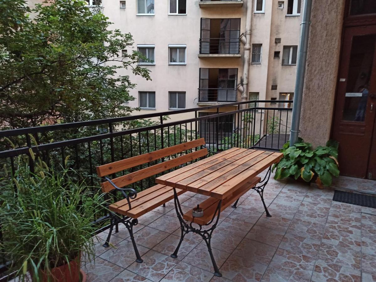 Nati Apartman Boedapest Buitenkant foto